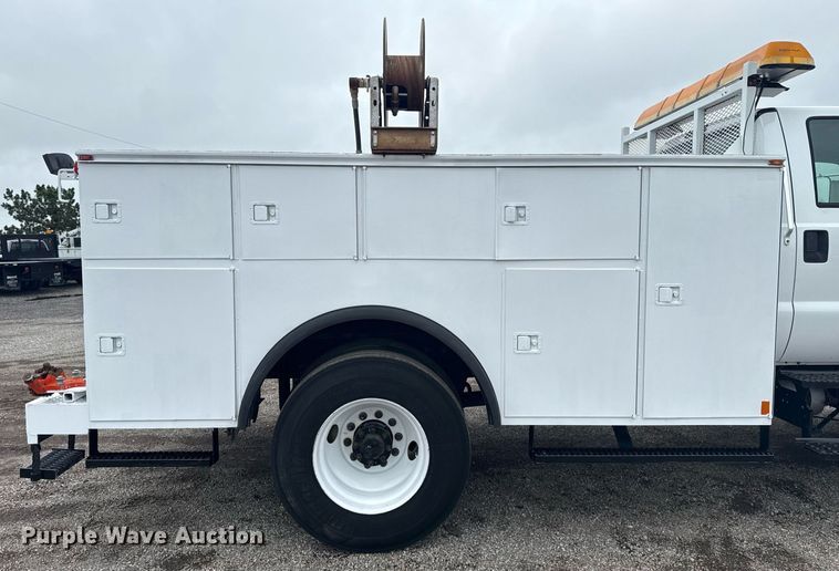 image for item EG5886 2009 Ford F750 Super Duty Crew Cab utility / service truck