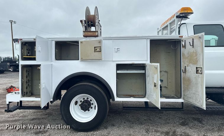 image for item EG5886 2009 Ford F750 Super Duty Crew Cab utility / service truck