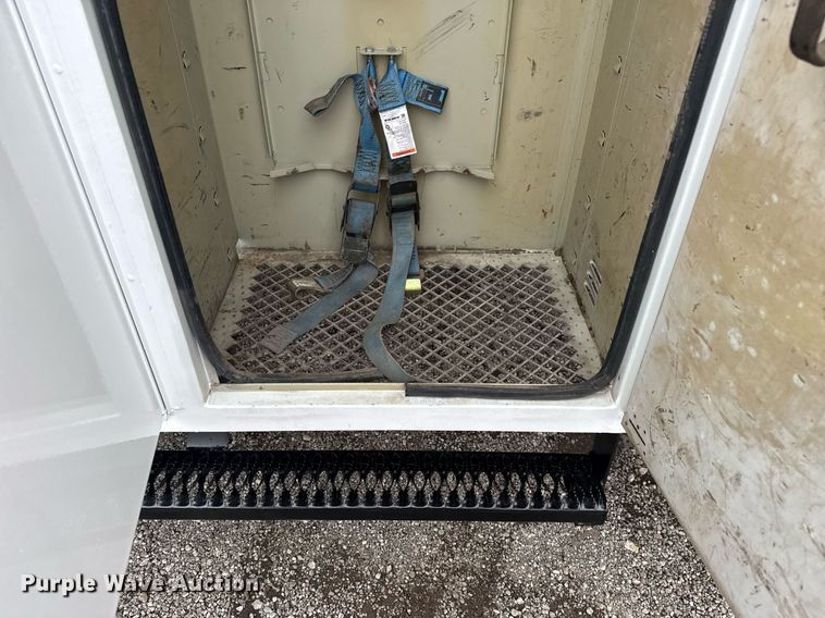 image for item EG5886 2009 Ford F750 Super Duty Crew Cab utility / service truck