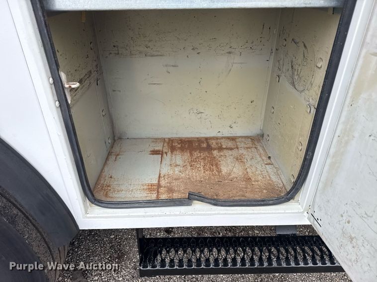 image for item EG5886 2009 Ford F750 Super Duty Crew Cab utility / service truck