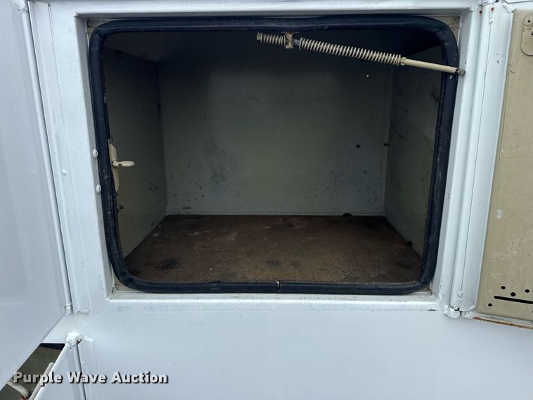 image for item EG5886 2009 Ford F750 Super Duty Crew Cab utility / service truck