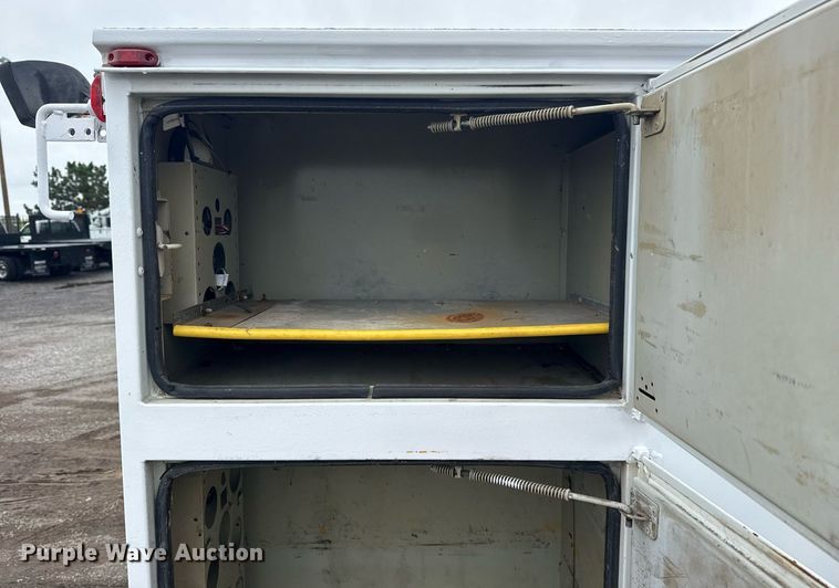 image for item EG5886 2009 Ford F750 Super Duty Crew Cab utility / service truck