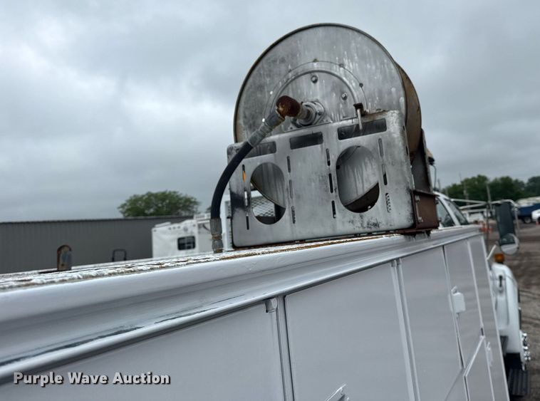 image for item EG5886 2009 Ford F750 Super Duty Crew Cab utility / service truck