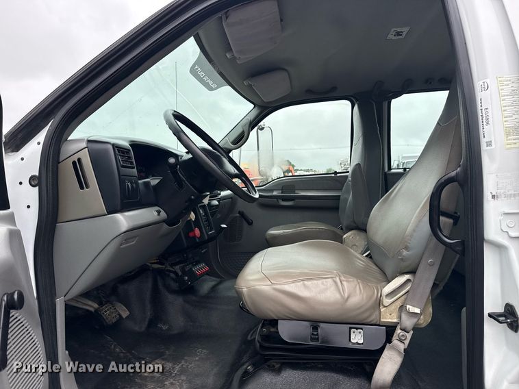 image for item EG5886 2009 Ford F750 Super Duty Crew Cab utility / service truck