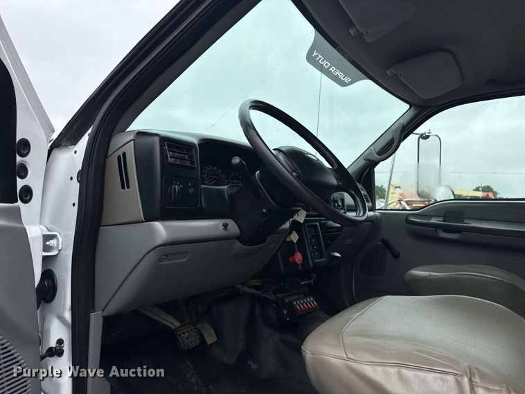 image for item EG5886 2009 Ford F750 Super Duty Crew Cab utility / service truck