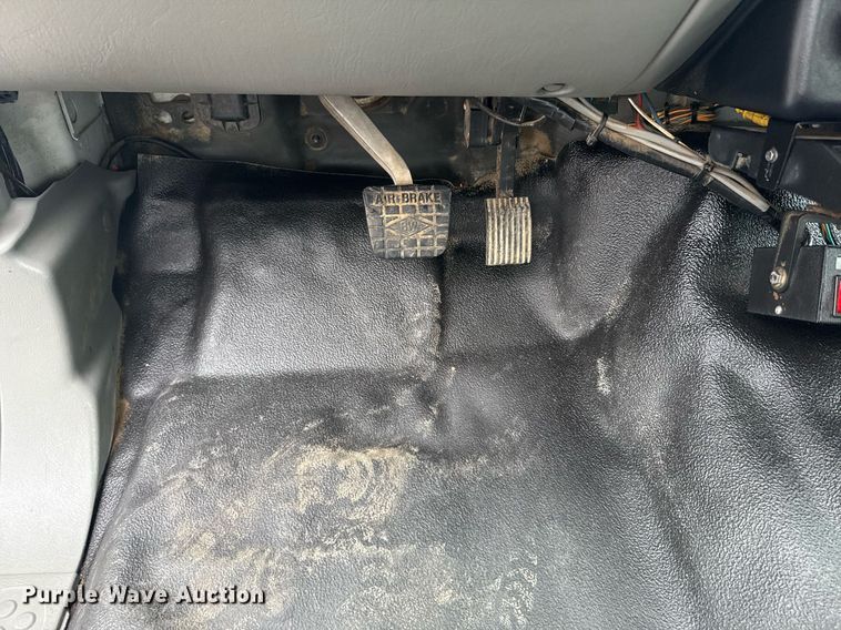 image for item EG5886 2009 Ford F750 Super Duty Crew Cab utility / service truck