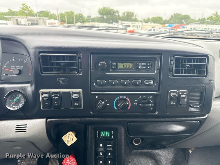 image for item EG5886 2009 Ford F750 Super Duty Crew Cab utility / service truck