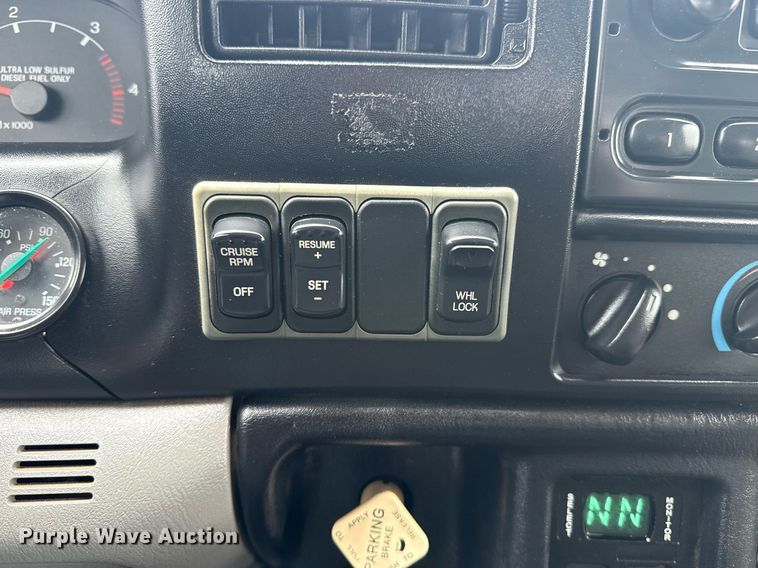 image for item EG5886 2009 Ford F750 Super Duty Crew Cab utility / service truck