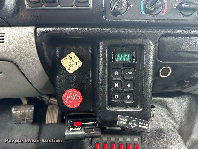 image for item EG5886 2009 Ford F750 Super Duty Crew Cab utility / service truck