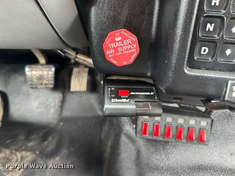 image for item EG5886 2009 Ford F750 Super Duty Crew Cab utility / service truck