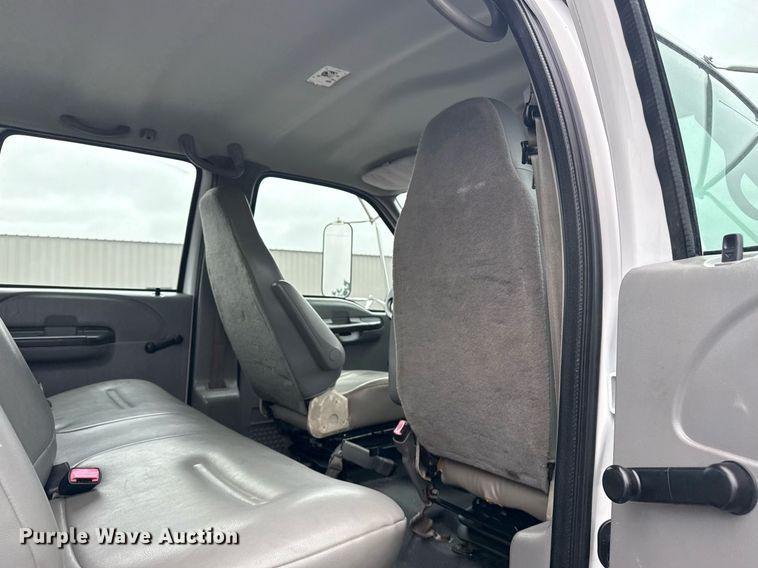 image for item EG5886 2009 Ford F750 Super Duty Crew Cab utility / service truck