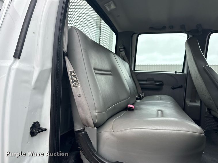 image for item EG5886 2009 Ford F750 Super Duty Crew Cab utility / service truck