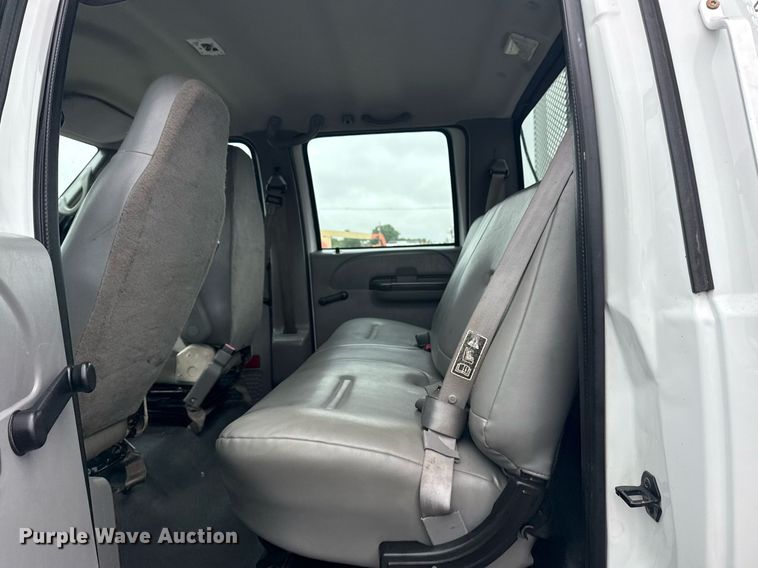 image for item EG5886 2009 Ford F750 Super Duty Crew Cab utility / service truck