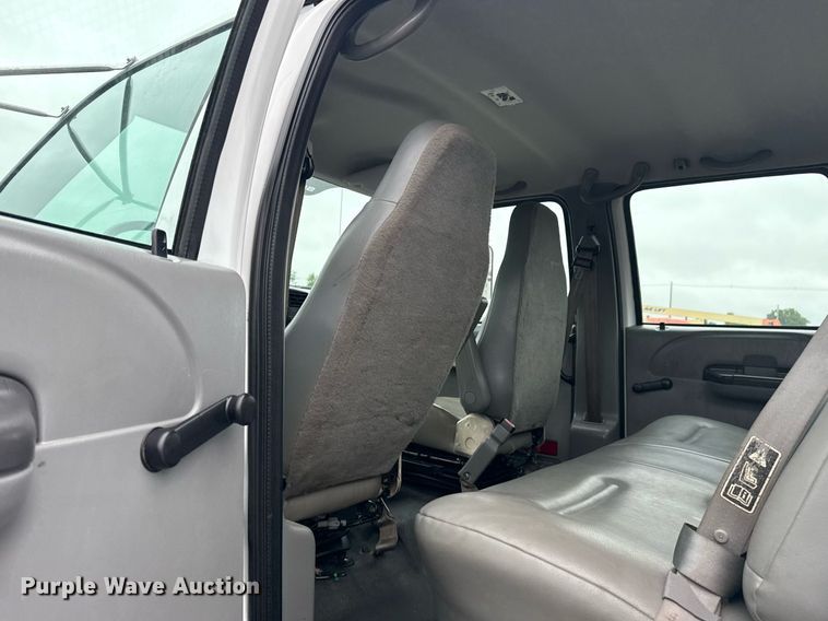 image for item EG5886 2009 Ford F750 Super Duty Crew Cab utility / service truck