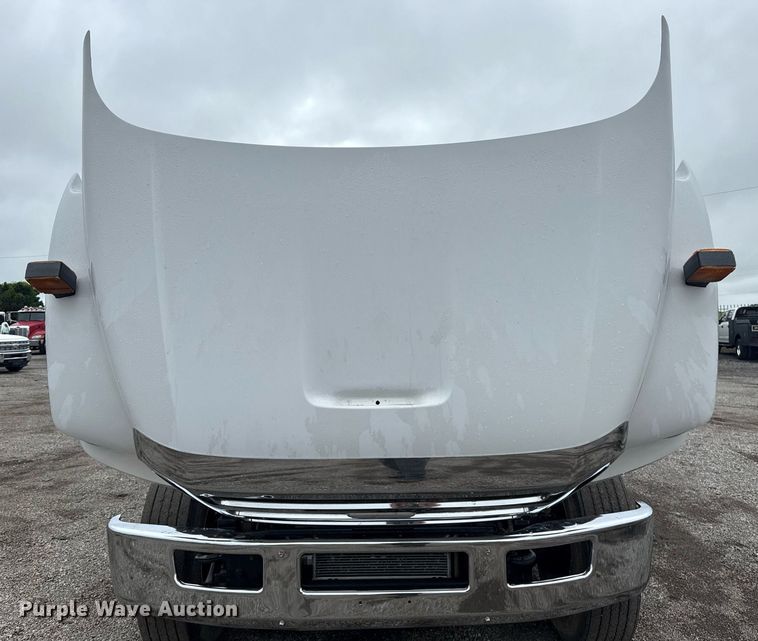 image for item EG5886 2009 Ford F750 Super Duty Crew Cab utility / service truck