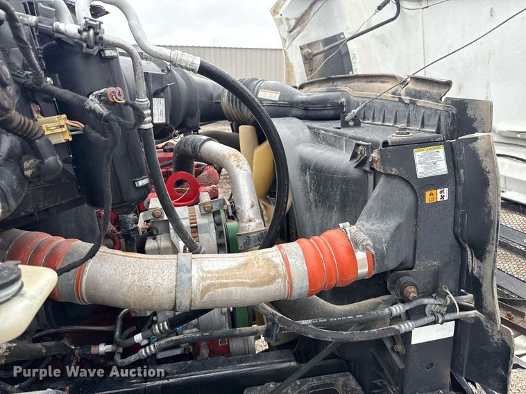 image for item EG5886 2009 Ford F750 Super Duty Crew Cab utility / service truck