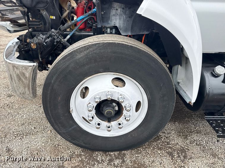 image for item EG5886 2009 Ford F750 Super Duty Crew Cab utility / service truck