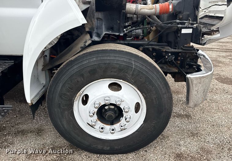 image for item EG5886 2009 Ford F750 Super Duty Crew Cab utility / service truck