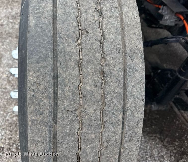 image for item EG5886 2009 Ford F750 Super Duty Crew Cab utility / service truck