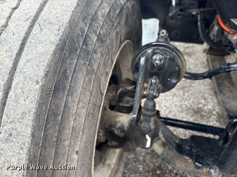 image for item EG5886 2009 Ford F750 Super Duty Crew Cab utility / service truck