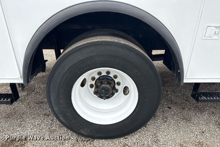 image for item EG5886 2009 Ford F750 Super Duty Crew Cab utility / service truck