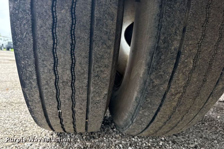 image for item EG5886 2009 Ford F750 Super Duty Crew Cab utility / service truck