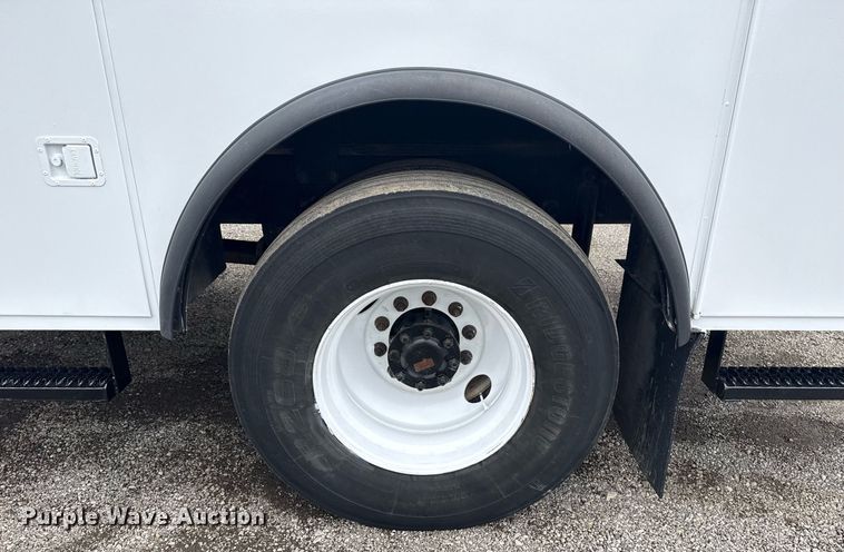 image for item EG5886 2009 Ford F750 Super Duty Crew Cab utility / service truck