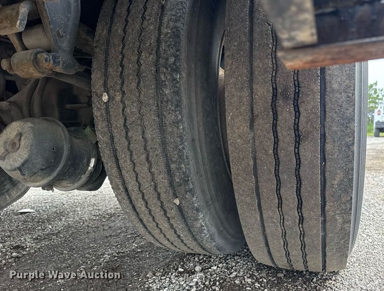 image for item EG5886 2009 Ford F750 Super Duty Crew Cab utility / service truck