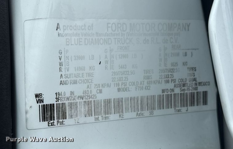 image for item EG5886 2009 Ford F750 Super Duty Crew Cab utility / service truck