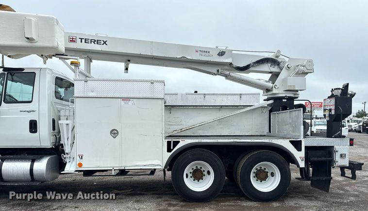image for item EG5888 2010 International 4400 bucket truck