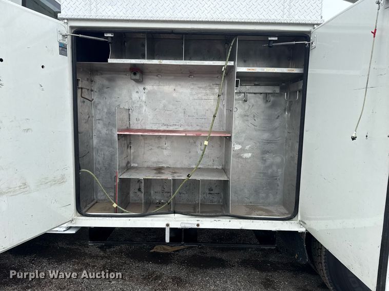 image for item EG5888 2010 International 4400 bucket truck