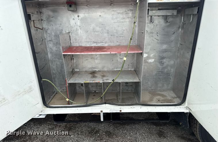 image for item EG5888 2010 International 4400 bucket truck