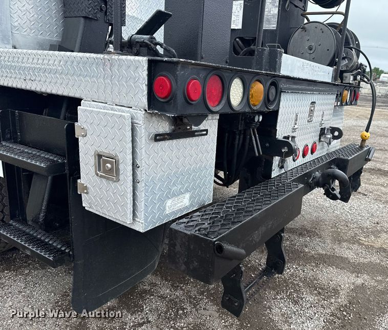 image for item EG5888 2010 International 4400 bucket truck