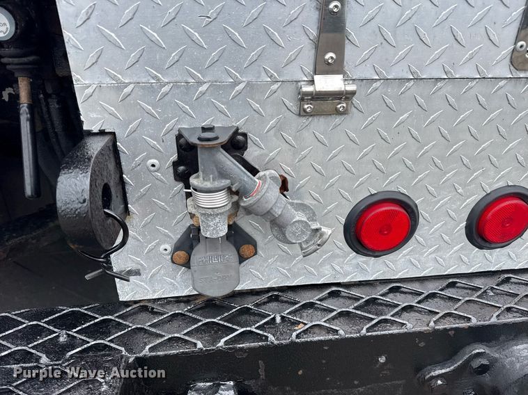 image for item EG5888 2010 International 4400 bucket truck