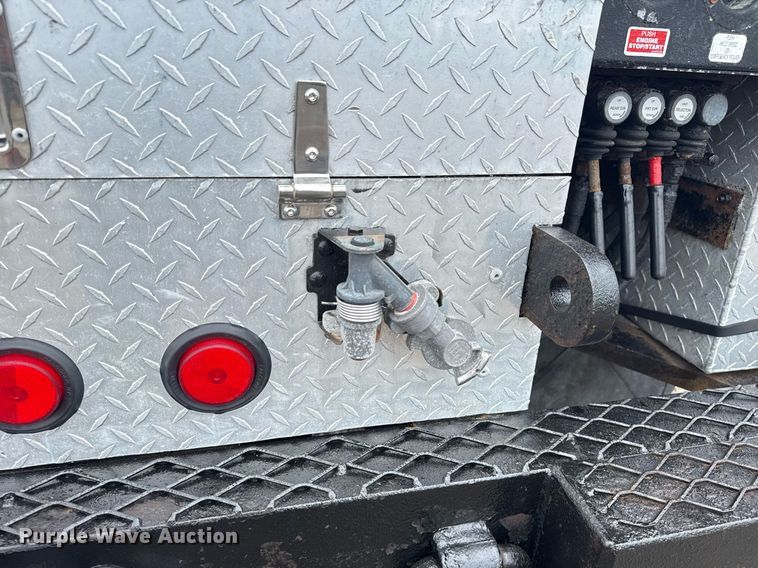 image for item EG5888 2010 International 4400 bucket truck