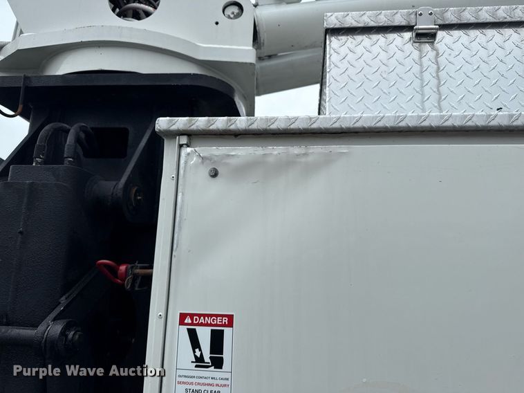 image for item EG5888 2010 International 4400 bucket truck