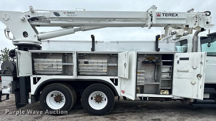 image for item EG5888 2010 International 4400 bucket truck