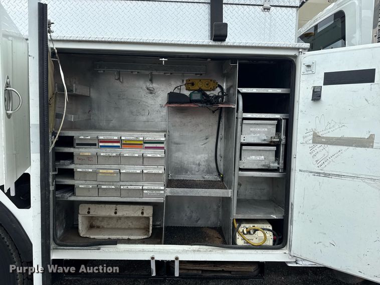 image for item EG5888 2010 International 4400 bucket truck