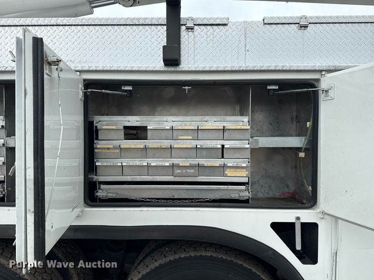 image for item EG5888 2010 International 4400 bucket truck