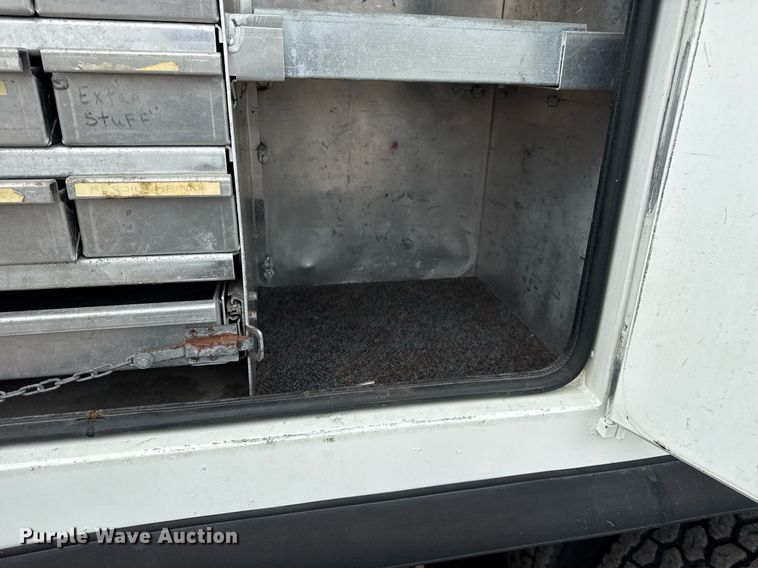 image for item EG5888 2010 International 4400 bucket truck