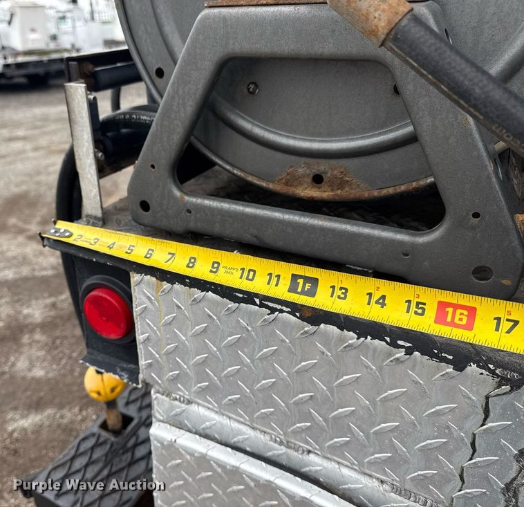 image for item EG5888 2010 International 4400 bucket truck