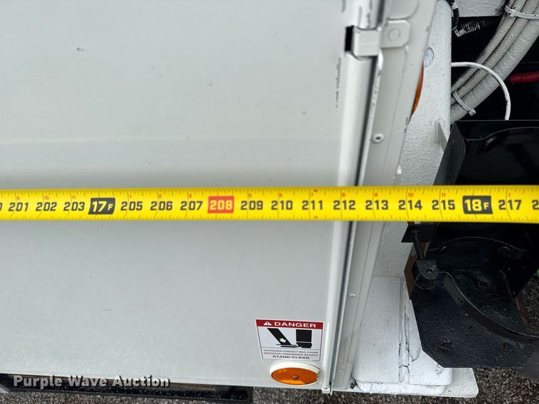 image for item EG5888 2010 International 4400 bucket truck