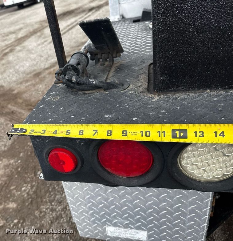 image for item EG5888 2010 International 4400 bucket truck