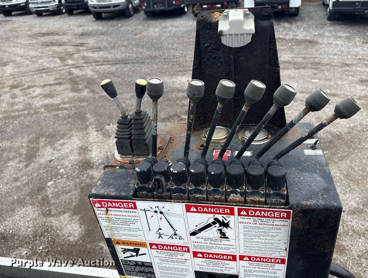 image for item EG5888 2010 International 4400 bucket truck