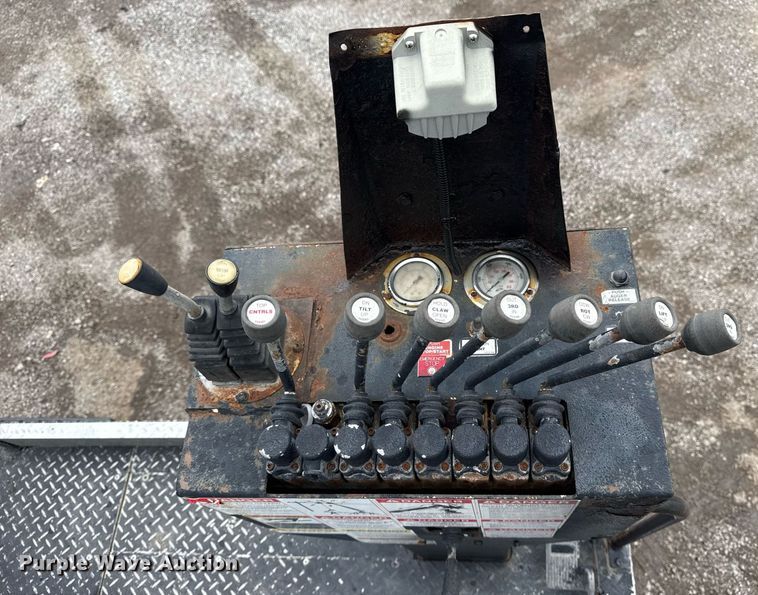 image for item EG5888 2010 International 4400 bucket truck