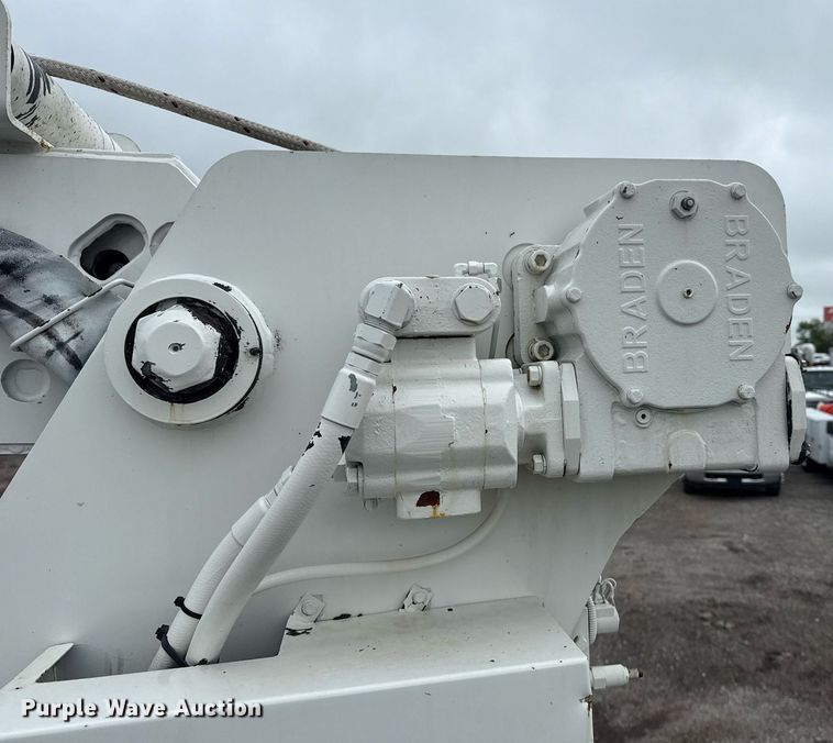 image for item EG5888 2010 International 4400 bucket truck