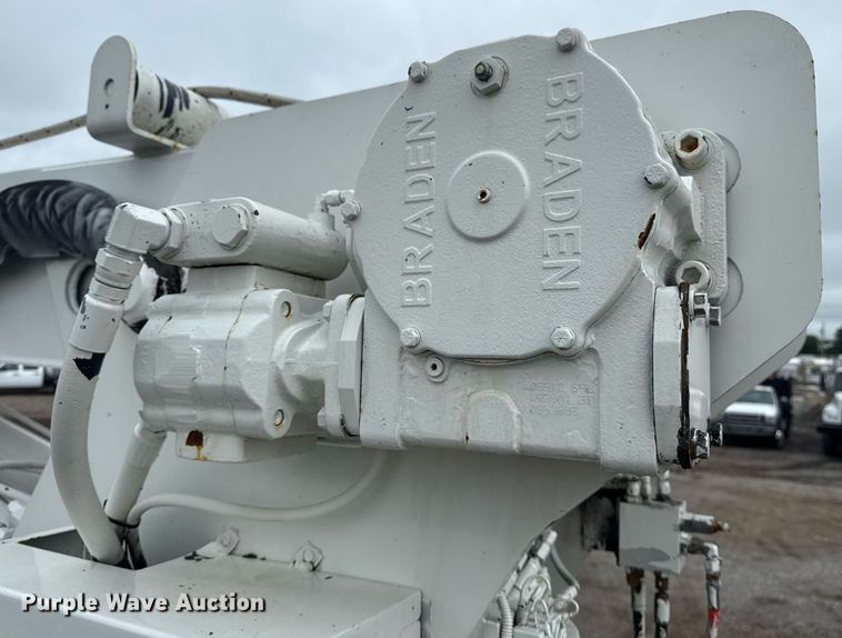 image for item EG5888 2010 International 4400 bucket truck