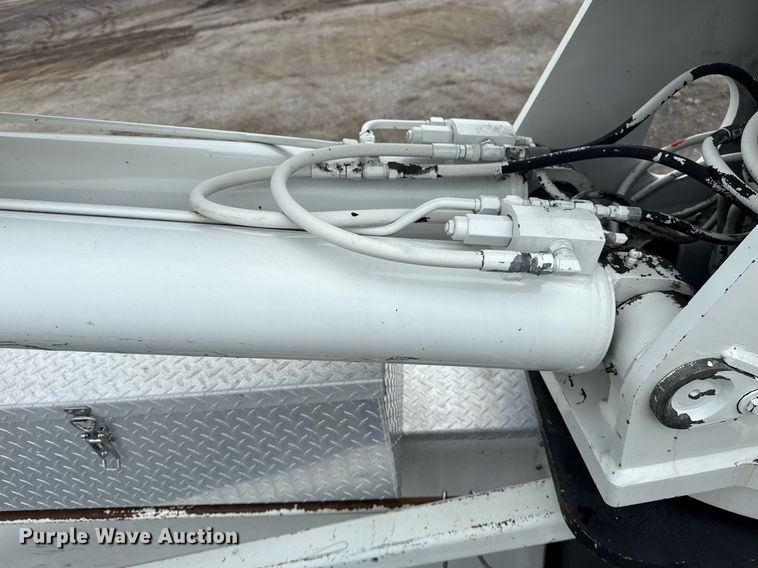 image for item EG5888 2010 International 4400 bucket truck