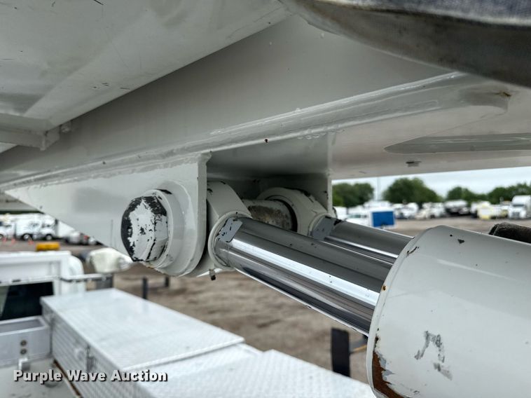 image for item EG5888 2010 International 4400 bucket truck