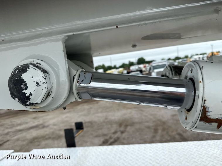 image for item EG5888 2010 International 4400 bucket truck